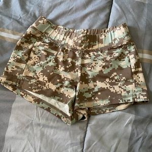 Hooters Camo Shorts XS